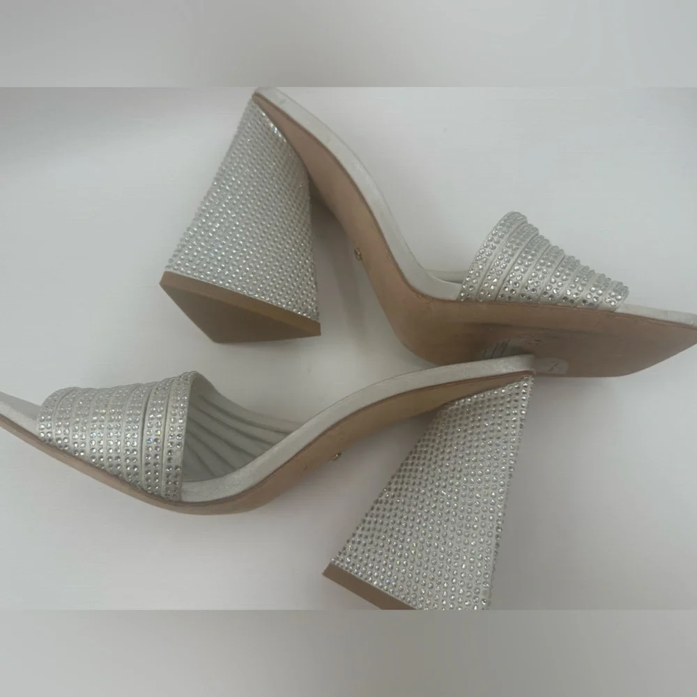 RAYE Silver White Mule Slides Square Toe Heel Wide Tapered Strap Size 7 Zappa - Picture 10 of 10